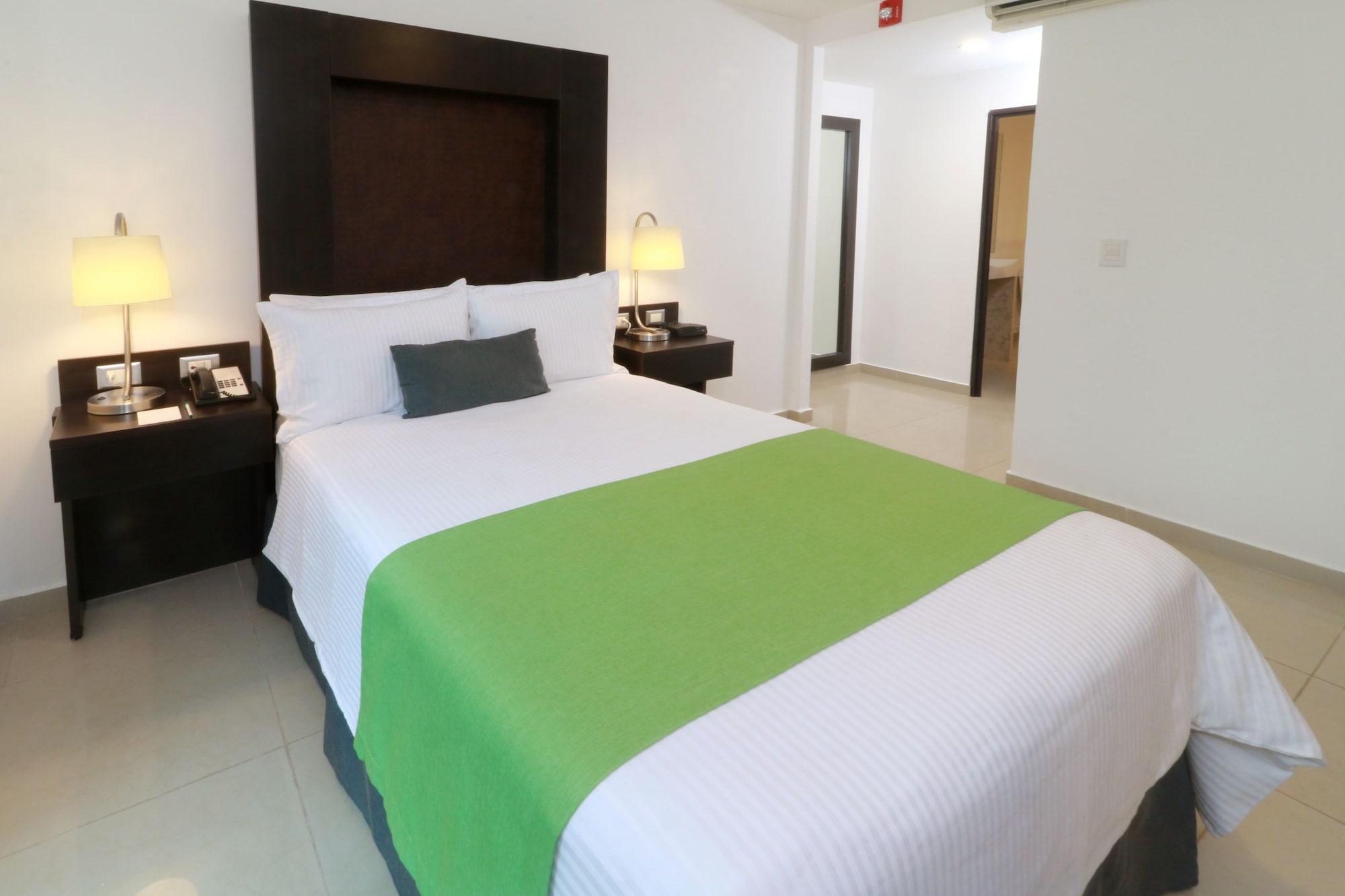 วินด์แฮม การ์เดน กวาดาลาคารา อากวยดุกโต Hotel ซาโปปัน ภายนอก รูปภาพ